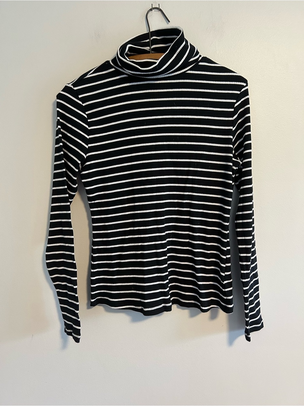 Old Navy small Black & White Striped Turtleneck Long Sleeve ribbed Top